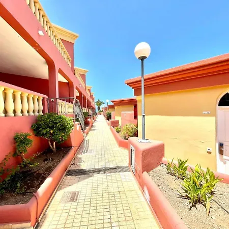 Cozy One Bedroom Apartment, Free Internet In Common Areas, Pool In Tenerife South Apartment Costa Adeje (Tenerife)